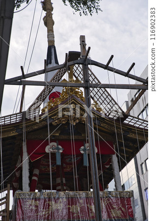 Gion Festival: Scenery with floats on Shijo Street, vertical composition 6 116902383