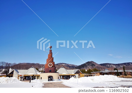 Roadside Station Onneyu Onsen Pigeon Clock Tower "Kamurin" 116902502