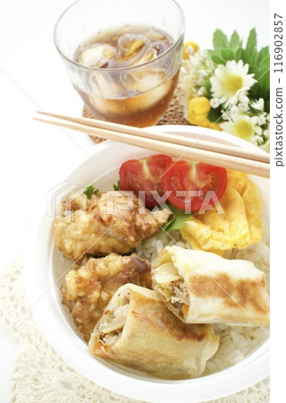 Fried chicken spring roll bento Fried chicken spring roll bento 116902857