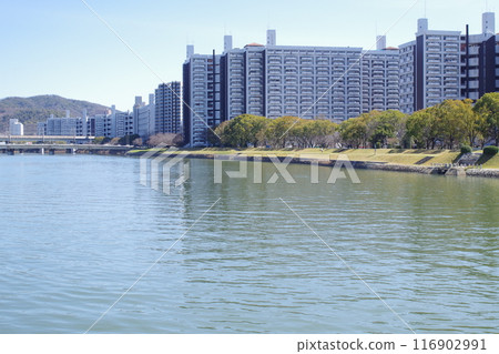 Scenery along the Ota River in Hiroshima Scenery along the Ota River in Hiroshima 116902991
