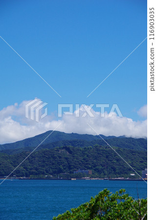 兵庫縣淡路島眺望大浜海灘和三隈山 兵庫縣淡路島眺望大浜海灘和三隈山 116903035