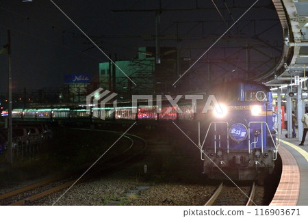The Blue Train Hokutosei entering Hakodate Station late at night 116903671