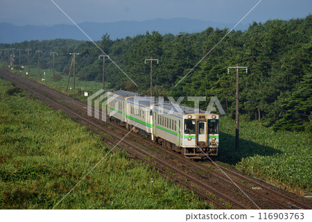 Three Kiha 150 series local trains running on the Muroran Main Line Three Kiha 150 series local trains running on the Muroran Main Line 116903763