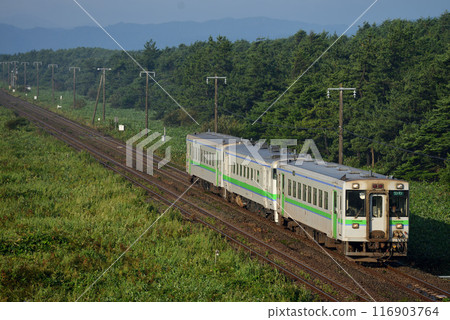 Three Kiha 150 series local trains running on the Muroran Main Line Three Kiha 150 series local trains running on the Muroran Main Line 116903764