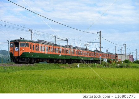 4 series 113 ordinary trains running on the Kusatsu Line 116903773