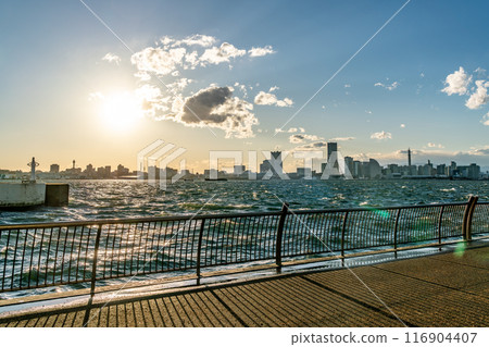 [神奈川縣] 隔海眺望黃昏的橫濱港未來街景 116904407