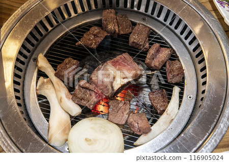 Korean bbq Grilled Beef Ribs 116905024