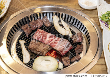 Korean bbq Grilled Beef Ribs 116905037