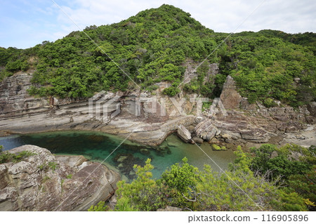 Spring, early summer, summer in Wakayama, Nanki, Shirahama, glamping with a bonfire and exploring the Blue Lagoon, Torigoe Cave and Hioki River 116905896