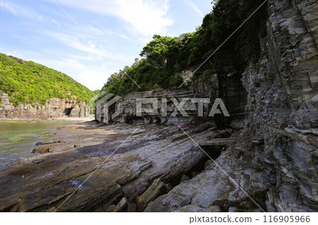 春季、初夏和夏季的和歌山、南紀、白濱，露營營火，沿著藍色潟湖、鳥毛洞和日置川漫步 116905966