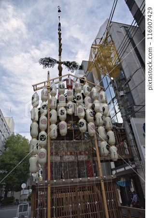 只園節室町街道景觀與雞漂浮垂直構圖 2 只園節室町街道景觀與雞漂浮垂直構圖 2 116907429