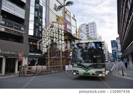 祗園節室町通鳥穗子與城市巴士二拍 2 祗園節室町通鳥穗子與城市巴士二拍 2 116907436