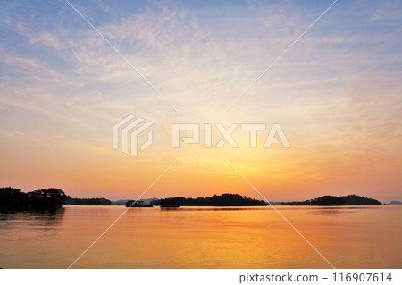 染上朝霞的宮城縣松島 116907614
