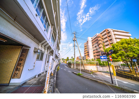 日本小田原市景觀,七月。 JR東海道本線,國府車站及國府交通區景觀=2020年7月22日 日本小田原市景觀,七月。 JR東海道本線,國府車站及國府交通區景觀=2020年7月22日 116908390