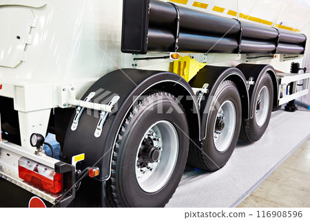 Three wheels semi-trailer with tank Three wheels semi-trailer with tank 116908596