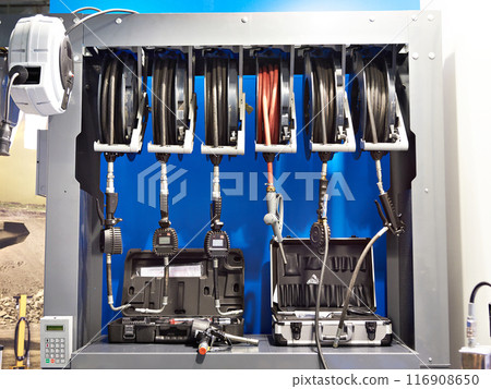 Service hose and cable reels for wide range of fluids 116908650