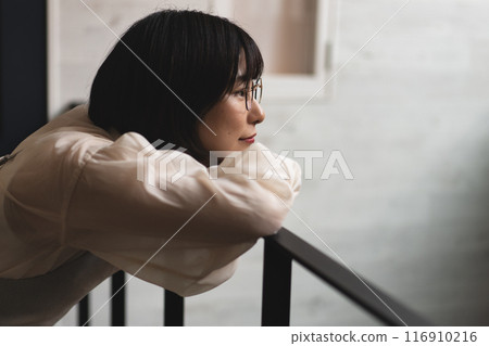 獨特的年輕女子 116910216