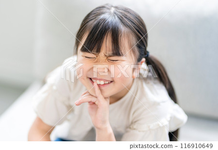 鬼臉的女孩 鬼臉的女孩 116910649