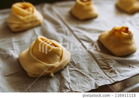 bake craft rolls with cinnamon and sugar 116911118