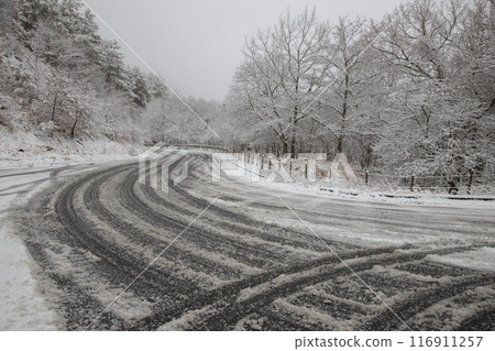 Snow-covered road  116911257