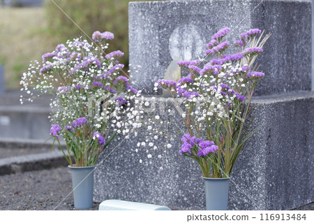 墳墓佛花上的墓碑 墳墓佛花上的墓碑 116913484