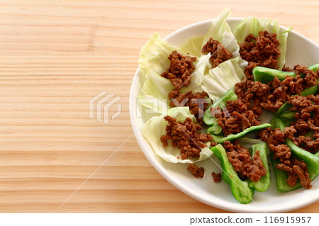 Fresh green peppers, fresh cabbage and meat miso Fresh green peppers, fresh cabbage and meat miso 116915957