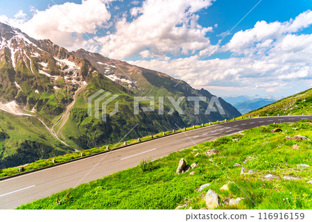 Grossglockner High Alpine Road, German: Grossglockner-Hochalpenstrasse. High mountain pass road in Austrian Alps, Austria. 116916159