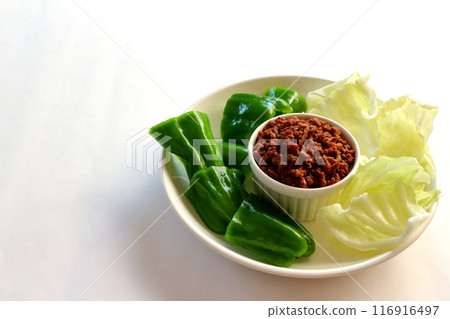 Fresh green peppers, fresh cabbage and meat miso 116916497