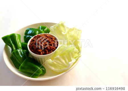 生辣椒、生高麗菜、肉味噌 生辣椒、生高麗菜、肉味噌 116916498
