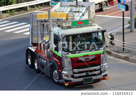 Trailer truck 116916913