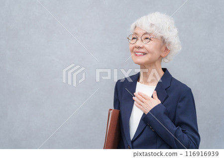 Senior businessman holding his hand on his chest Senior businessman holding his hand on his chest 116916939