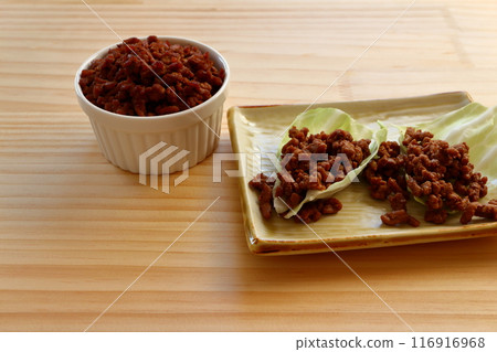 Raw cabbage and meat miso 116916968