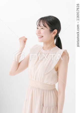 一位構成腸道的年輕女士 116917616