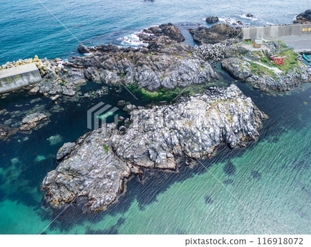 航空攝影「青森郡」 用無人機拍攝八戶市奧久漁港弁天島週邊地區 116918072