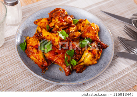 Fried chicken pieces served in the plate 116918445