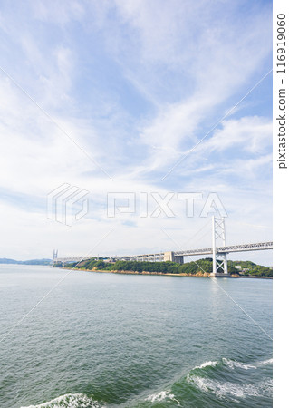 從海上看瀨戶內海和瀨戶大橋的美麗夏日風景 從海上看瀨戶內海和瀨戶大橋的美麗夏日風景 116919060