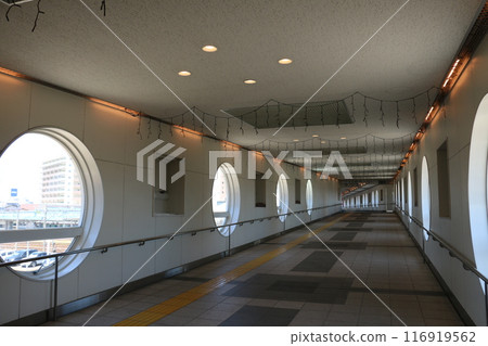 直江津車站設有圓窗的免費通道 直江津車站設有圓窗的免費通道 116919562