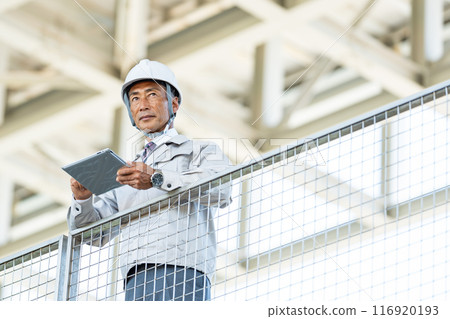 Senior man in work clothes 116920193