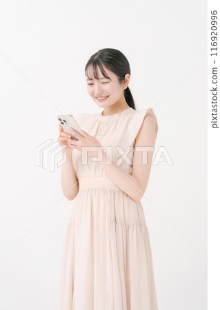 看智能手機的少婦 看智能手機的少婦 116920996