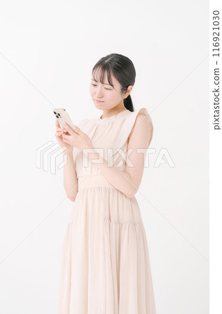 看智能手機認為的婦女 116921030