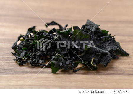 Dried Wakame seaweed or sea mustard on wooden background 116921671