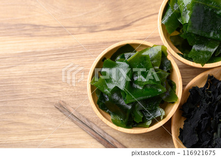 Fresh Wakame seaweed or sea mustard in wooden bowl, Table top view 116921675