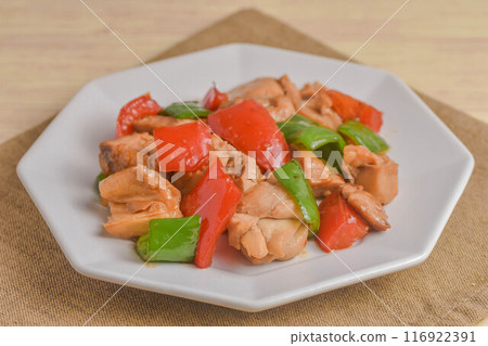 蠔油炒雞肉和辣椒 116922391