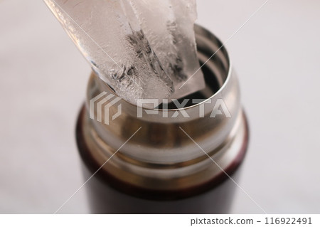 裝冰塊的水瓶口 116922491