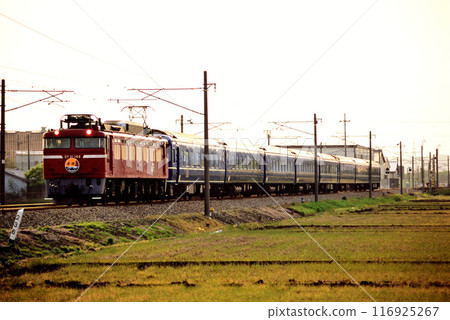 2006年在舊北陸本線運行的EF81144藍色列車北陸 2006年在舊北陸本線運行的EF81144藍色列車北陸 116925267