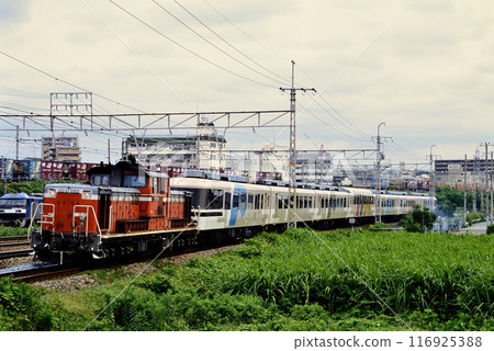 2006: DD511192 Asuka, a tatami-mat train, runs on the Tokaido Main Line 116925388