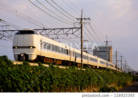 2006 東海道本線運行的12683系列特急雷鳥號 2006 東海道本線運行的12683系列特急雷鳥號 116925393