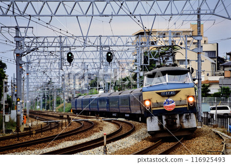 2006: EF6642 Blue Train Naha/Akatsuki running on the Tokaido Main Line 2006: EF6642 Blue Train Naha/Akatsuki running on the Tokaido Main Line 116925493