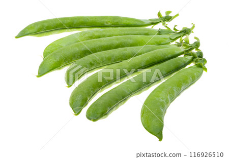 green peas isolated 116926510