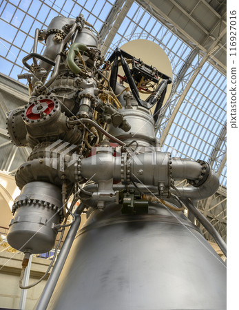 Liquid-propellant rocket second-stage engine made in Russia, burns 100 kg of fuel in 1 second 116927016